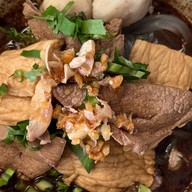 ป.ประทีปก๋วยเตี๋ยวเรือเลียบทางด่วน เลียบทางด่วนทุ่งครุ