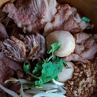 ลุงต้น ก๊วยเตี๋ยวหมูตุ๋น&สเต็กริมน้ำ