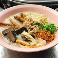 ร้านข้าวกล่องหน้าปั้มปตท.พระลับ เจ้าแรก