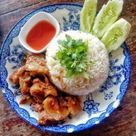 ก๋วยเตี๋ยวชายทุ่งน้ำฟ้า