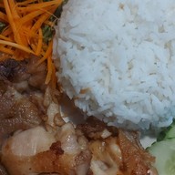 ลูกชิ้นย่างเนยเตาถ่าน รามคำแหง68