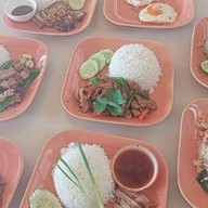 อิ่มอร่อย ณ ลานอิฐ ม.อ.ปัตตานี