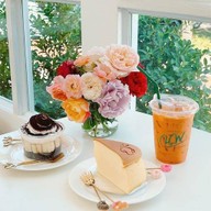 นพ คาเฟ่แอนด์บิสโทร บ้านดงม่อนกระทิง