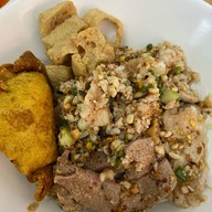 เมนูของร้าน ก๋วยเตี๋ยวตรอกโรงหมู ซอยสุกร