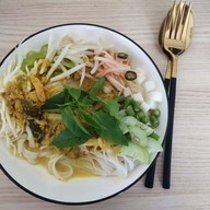 ขนมจีน เส้นสด น้ำยาปู บ้าบิ่นมะพร้าวอ่อน - บ้านอบเทียน