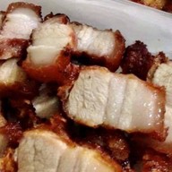หมูทอดสมปอง(หมูทอดกระเทียมหมูสามชั้นทอดกระดูกหมูทอดชิ้นหลอดปลาร้าสับแหนมกระดูกหมูไก่ทอด) พหลโยธิน1