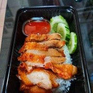 ลูกชิ้นย่างเนยเตาถ่าน รามคำแหง68