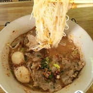 เมนูของร้าน ก๋วยเตี๋ยวหมู สูตรโบราณ ริมคลอง ริมคลองภาษีเจริญศาลเจ้าแม่ทับทิม