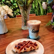 Gimme Gimme Cafe And Gallery เพชรเกษม