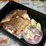 ลูกชิ้นย่างเนยเตาถ่าน รามคำแหง68