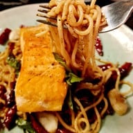 Gimme Gimme Cafe And Gallery เพชรเกษม