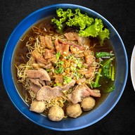 ทรงภพเตี๋ยวและข้าวซอย บ้านสวน