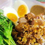 ข้าวหมูทอดปลาร้าวะวะว้าววววว ตลาดโรงสี