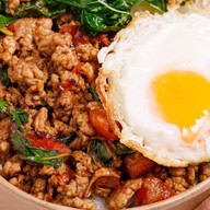 อิ่มอร่อย ถนนจันทน์