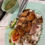 นวล ข้าวหมูแดงบ้านโป่ง