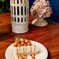 Gimme Gimme Cafe And Gallery เพชรเกษม