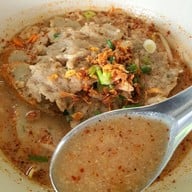 เมนูของร้าน ก๋วยเตี๋ยวหมู สูตรโบราณ ริมคลอง ริมคลองภาษีเจริญศาลเจ้าแม่ทับทิม