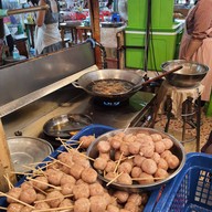 บรรยากาศ ไส้กรอกอีสานตลาดน้ำวัดตะเคียน