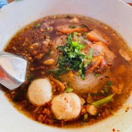 เมนูของร้าน ก๋วยเตี๋ยวห้อยขาริมน่าน