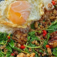 เลิศรส ก๋วยเตี๋ยวไก่ตุ๋นมะระ หมูตุ๋นยาจีน