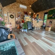 Tanya Cafe ร้านกาแฟนั่งชิวริมถนน304 ข้างร้านใบบัวแกงใต้