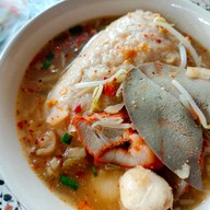 เมนูของร้าน ก๋วยเตี๋ยวต้มยำสะท้านทุ่ง