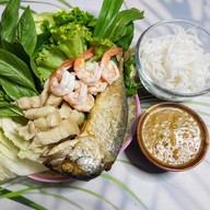 เมี่ยงแซ่บ ยำนัวส์ ตลาดเอราวัณโพธิ์ทอง