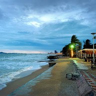 ร้านอาหารต้นหาด