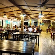 ร้านอาหารต้นหาด