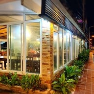 ร้านอาหารต้นหาด