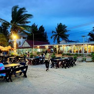 ร้านอาหารต้นหาด
