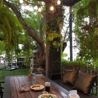 Room11 Cafe' & Restaurant