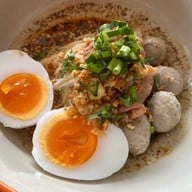 ก๋วยเตี๋ยวเรือรสเจ็บปวด <ราชาก๋วยเตี๋ยวเรือ> สาขา 4 (จงศิริ) ก๋วยเตี๋ยวเรืออยุธยายาวนานกว่า 20 ปี ข้าวกะเพราพริกแห้ง เย็นตาโฟกุ้งทอดเยาวราช ก๋วยเตี๋ยวหมูต้มยำน้ำใส ก๋วยเตี๋ยวเรือ/กะเพรา/เตี๋ยวคลุก/ตามสั่ง/เย็นตาโฟ/ก๋วยเตี๋ยวหมูต้มยำน้ำใส