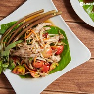 เมนูของร้าน ก๋วยเตี๋ยวเรือโคตรอร่อย ท่าลาน