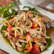 เมนูของร้าน ก๋วยเตี๋ยวเรือโคตรอร่อย ท่าลาน