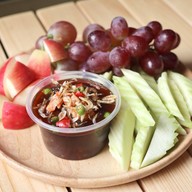 fresh fruit salad (ยำผลไม้รวมน้ำปลาหวาน)