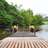 Chom Bueng (Herbal Steamed Rice Noodles)