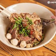 เมนูของร้าน เตี๋ยวเรือ เทียบท่า