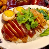 ขาหมูโบ๊ะบ๊ะ