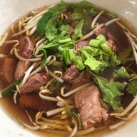 ก๋วยเตี๋ยวเนื้อวัดดงมูลเหล็ก