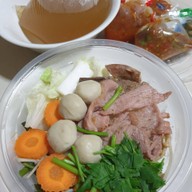 ครัวนายเจิด เตี๋ยวโบราณ กากหมู หมี่คลุก ต้มเลือดหมู ข้าวต้มแห้ง เล้งแซ่บ ข้าวหมูกรอบ ผัดกะเพรา อาหาร ซ.เคหะร่มเกล้า72 แยก5