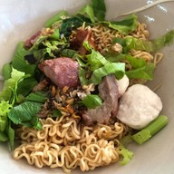 ก๋วยเตี๋ยวเนื้อวัดดงมูลเหล็ก