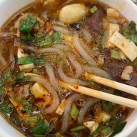 เมนูของร้าน ก๋วยจั๊บญวน จ.อุบล ตลาดโรงพยาบาลธรรมศาสตร์เฉลิมพระเกียรติ