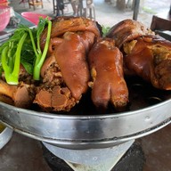 ร้านข้าวมันไก่ ขาหมูสูตรเด็ดเคหะแหลมฉบัง