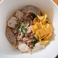 ลูกชิ้นปิ้งแป้งน้อย,ลูกชิ้นปลาระเบิด,ทาโร่กรอบ - เหม็นเค็ม ( Ninety Bar ) หมูบ้านมิตรประชา(โครงการพิเศษ)