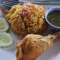 เมนูของร้าน สุใบดะห์ บางบัวทอง กะหรี่ปั๊บ ข้าวหมกไก่