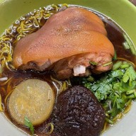 ก๋วยเตี๋ยวนายช่างลำปาง (ก๋วยเตี๋ยวขาหมู) ลำปาง