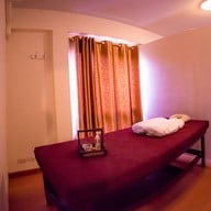 เรือนพะยอมนวดสปา&คาเฟ่ ติวานนท์