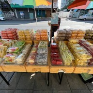 ผลไม้ลุงประยงค์ ถนนประดิพัทธ์ หน้าคอนโดเดอะไลน์