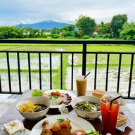 เย็นซุ้ยส์ วิลเลจ บ้านถวาย